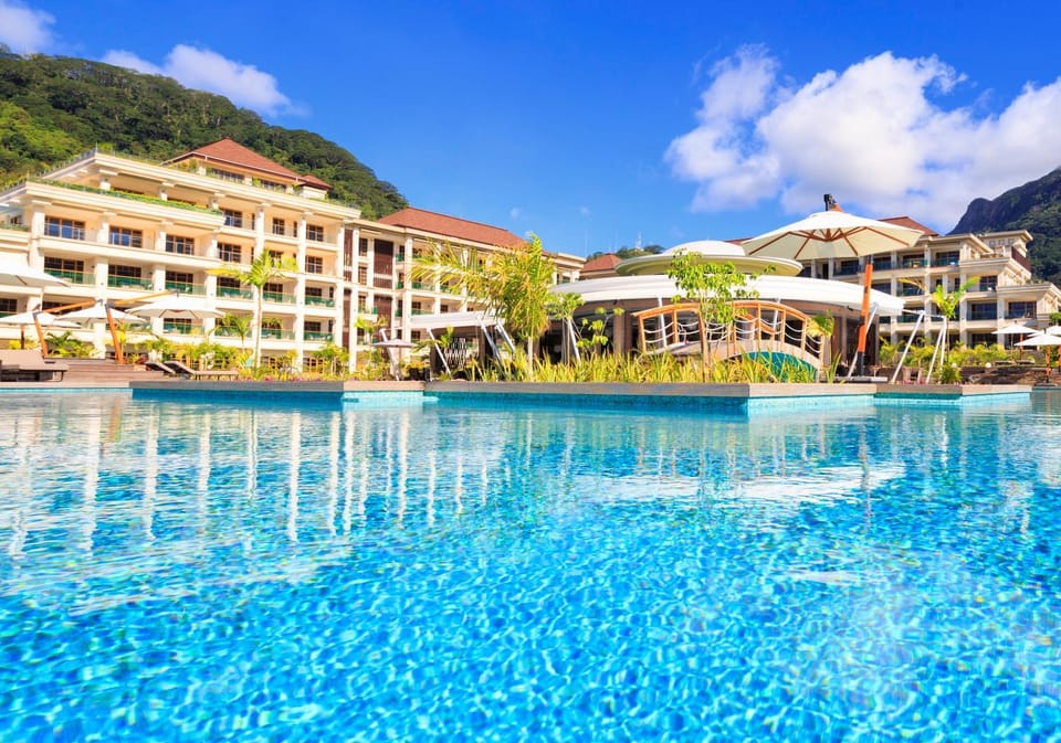 Facade/entrance, Day, Garden, On site, Swimming pool, Swimming pool
