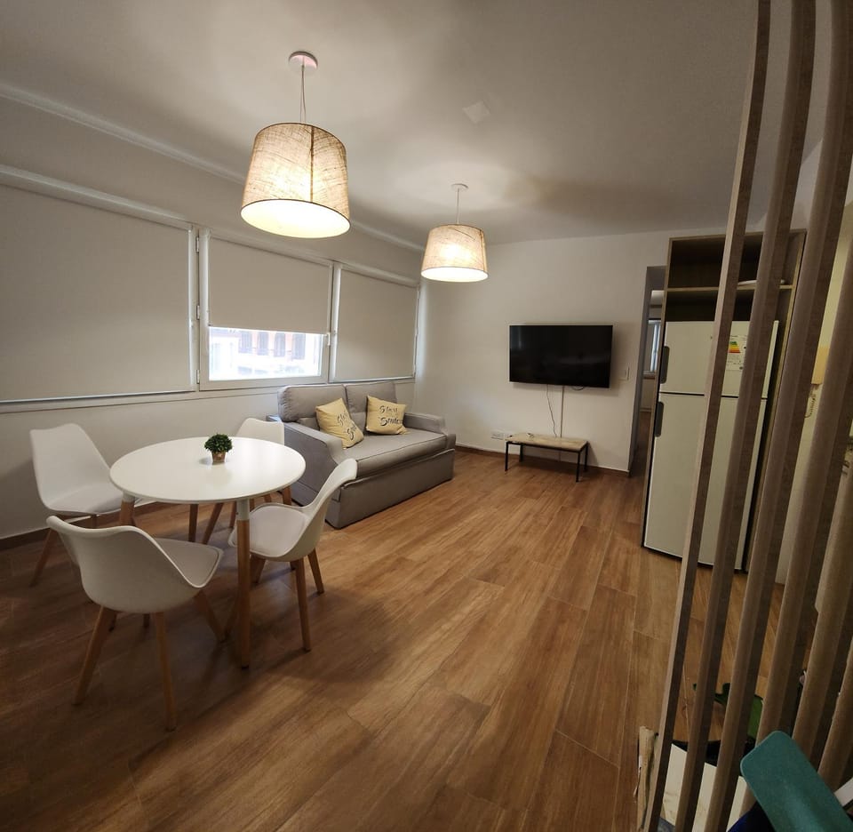Communal lounge/ TV room, TV and multimedia, Living room, Seating area, Dining area, Evening entertainment