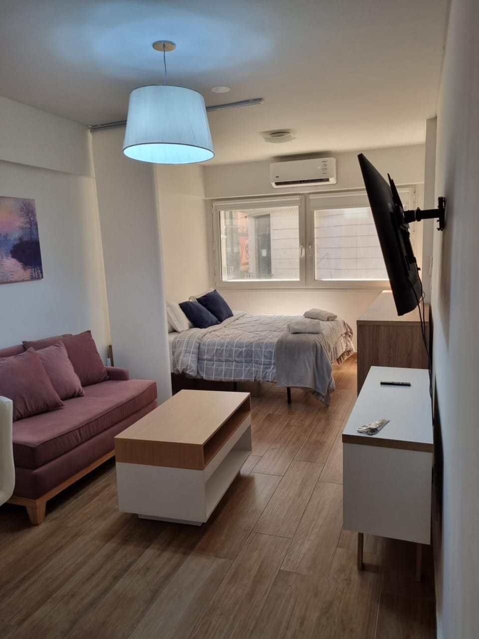 Bed, Photo of the whole room, Seating area, Bedroom, hair dresser