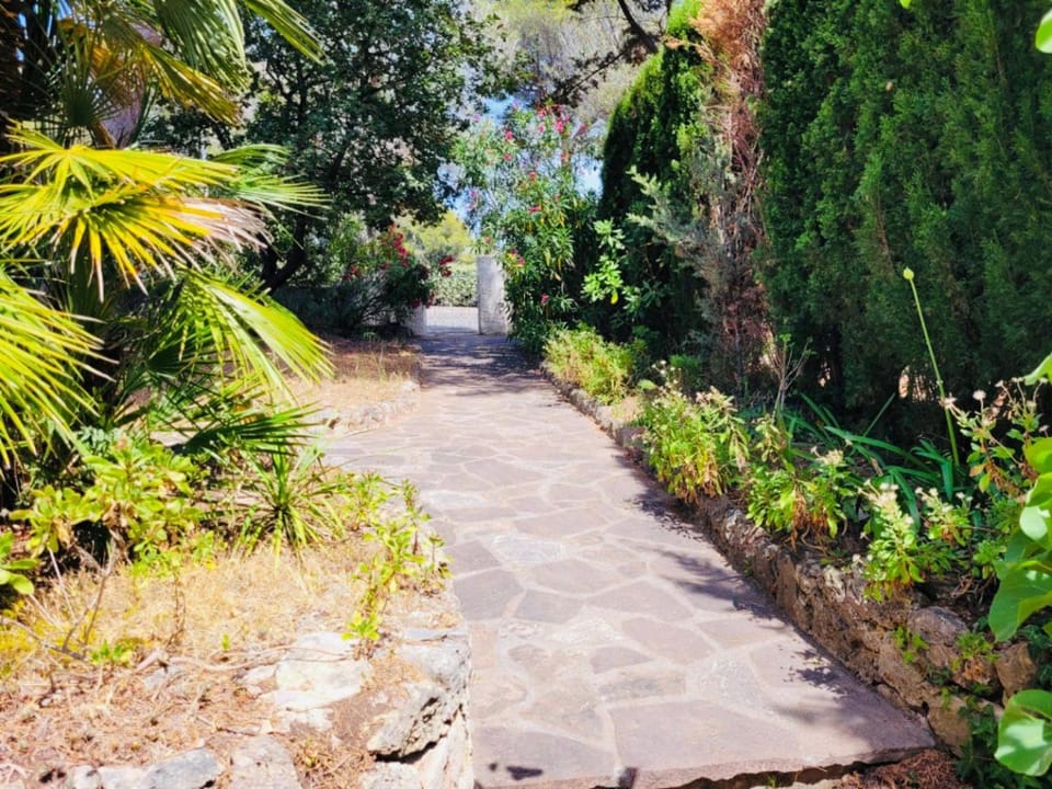 BOULOURIS, Grand Studio 2 à 4 personnes à 5min à pied des plages Apartment in Saint-Raphael