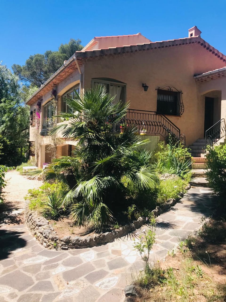 BOULOURIS, Grand Studio 2 à 4 personnes à 5min à pied des plages Apartment in Saint-Raphael