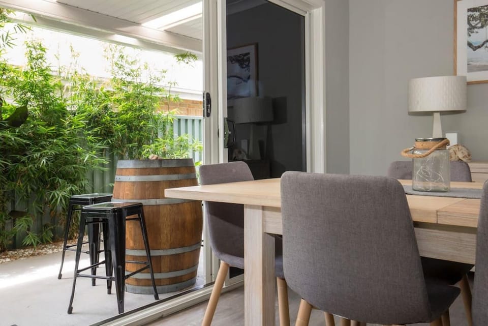 Patio, Dining area