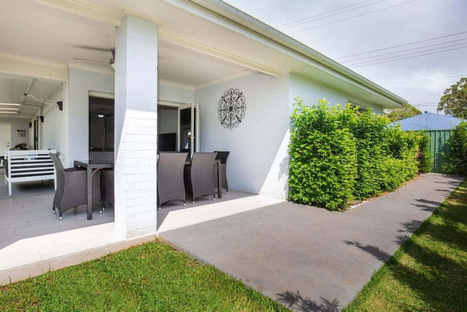 Patio, Facade/entrance, Garden