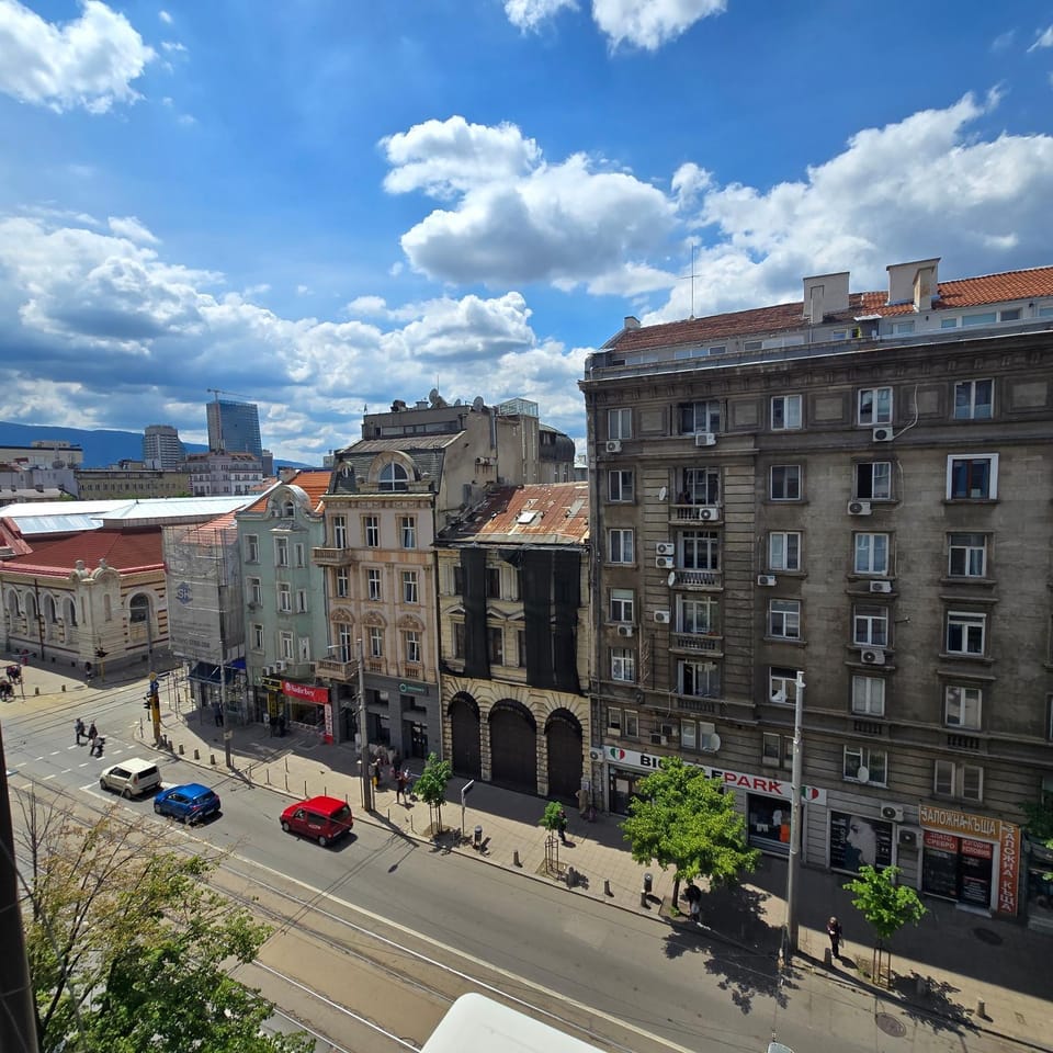 Neighbourhood, City view, Street view, Location