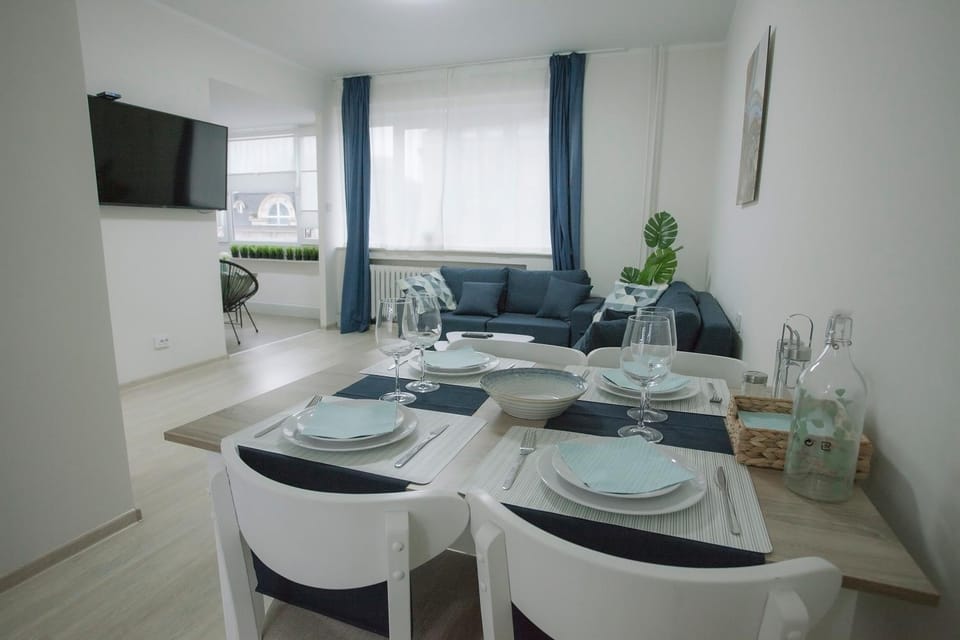 TV and multimedia, View (from property/room), View (from property/room), Kitchen or kitchenette, Living room, Seating area, Dining area, internet