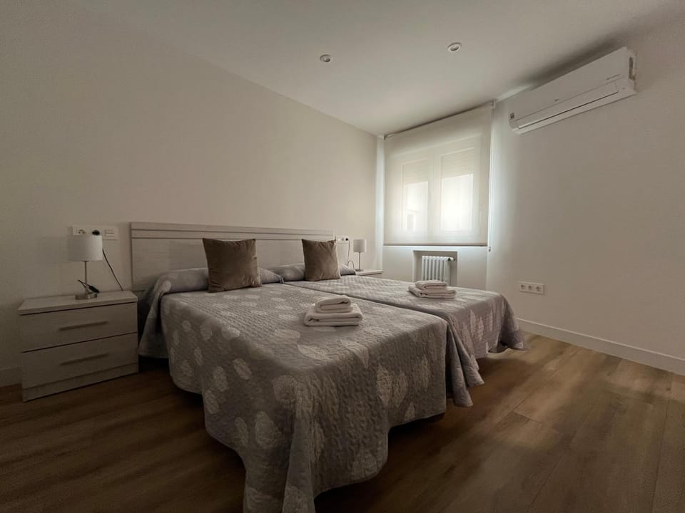 Bed, Bedroom, towels, air conditioner