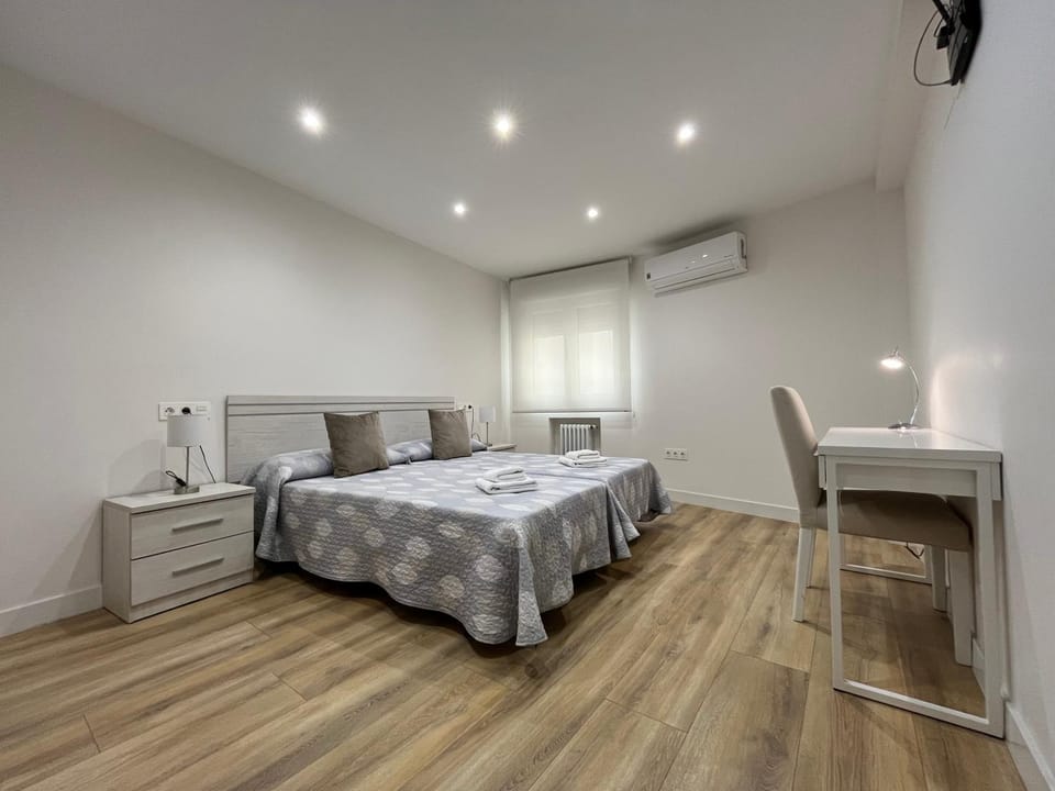 Bed, Bedroom, towels, air conditioner