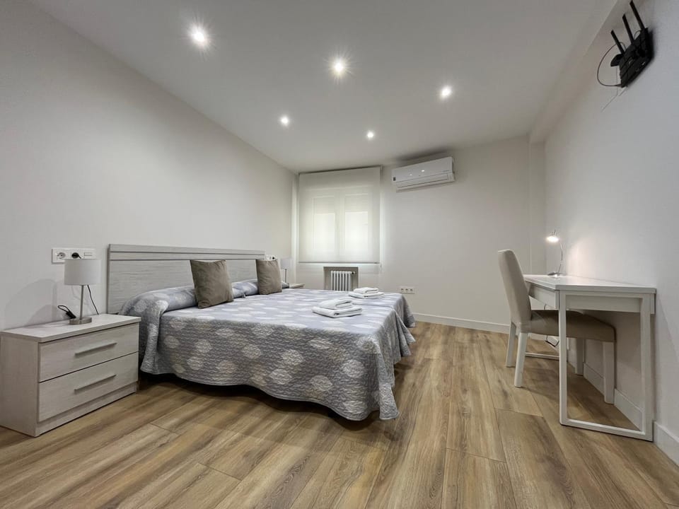 Bed, Bedroom, air conditioner