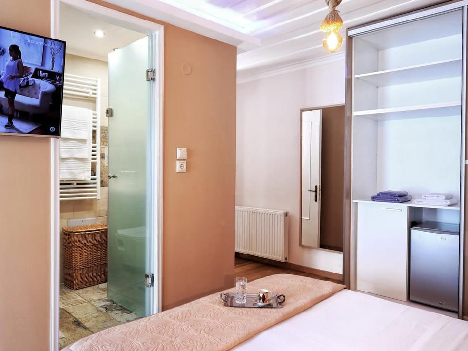 Bed, Bathroom, Bedroom