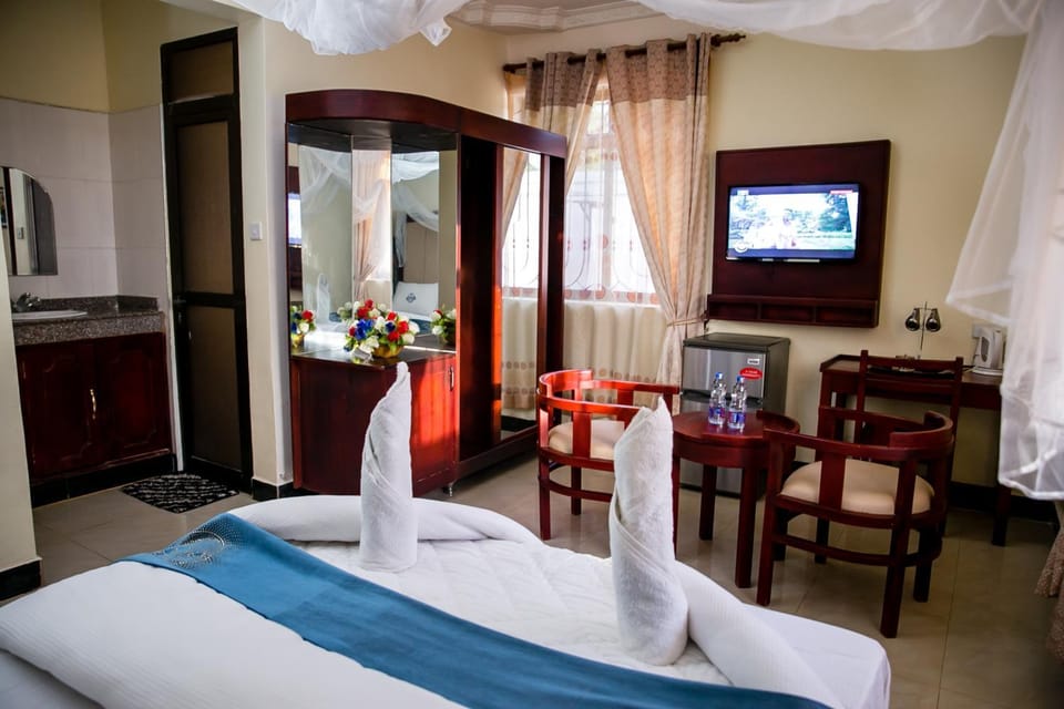 Bed, TV and multimedia, Living room, Photo of the whole room, Dining area, Bedroom, minibar