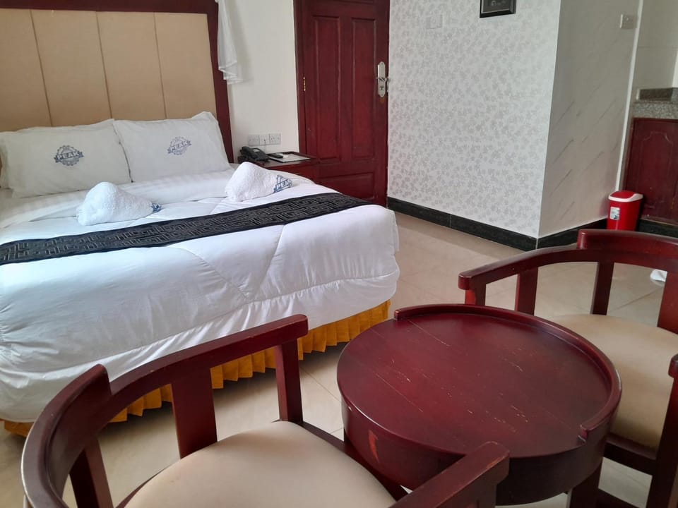 Bed, Photo of the whole room, Dining area, Bedroom