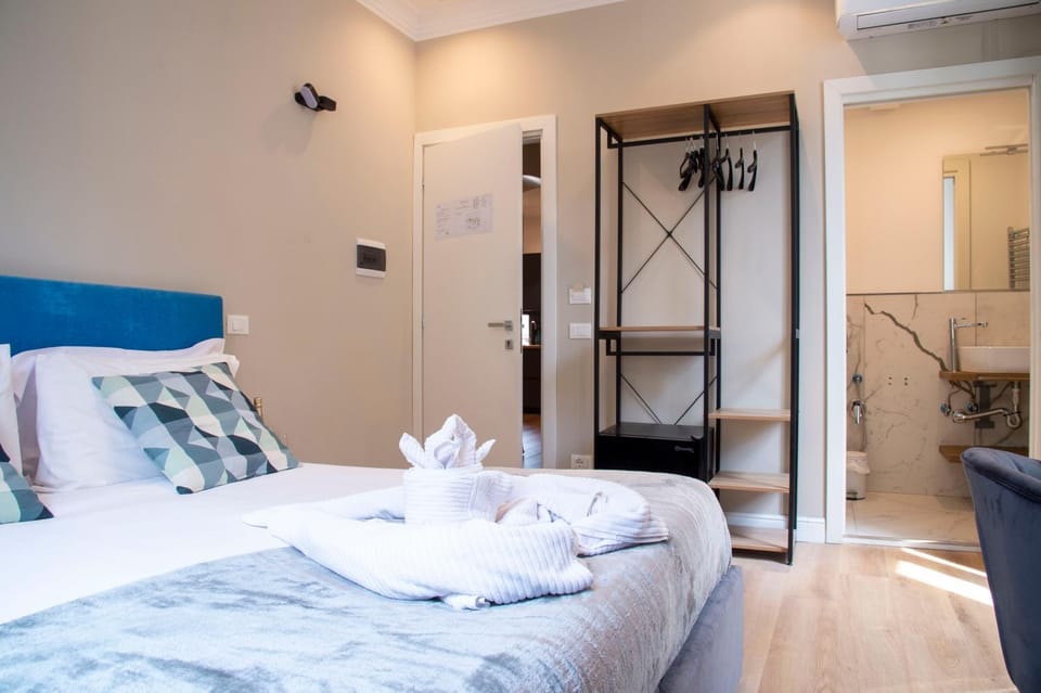 Bed, Bathroom, Photo of the whole room, Bedroom
