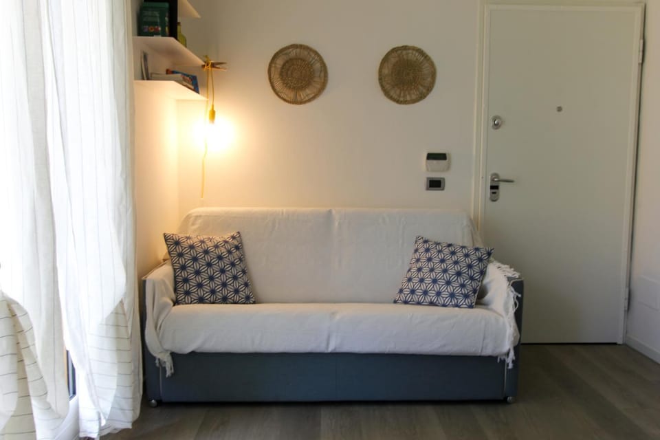Day, Living room, Seating area