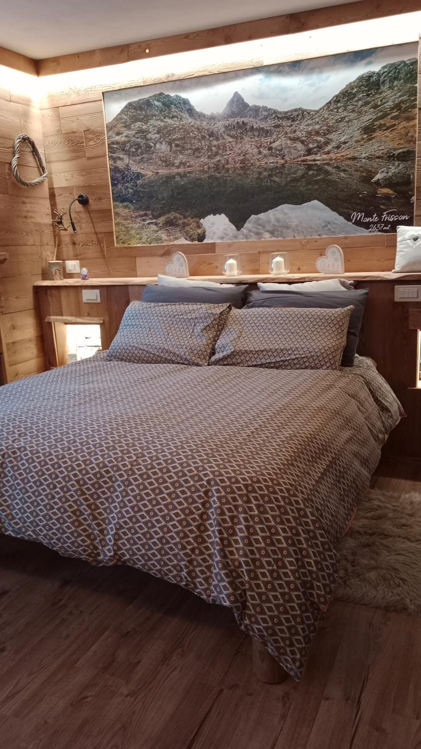 Bed, Photo of the whole room, Bedroom