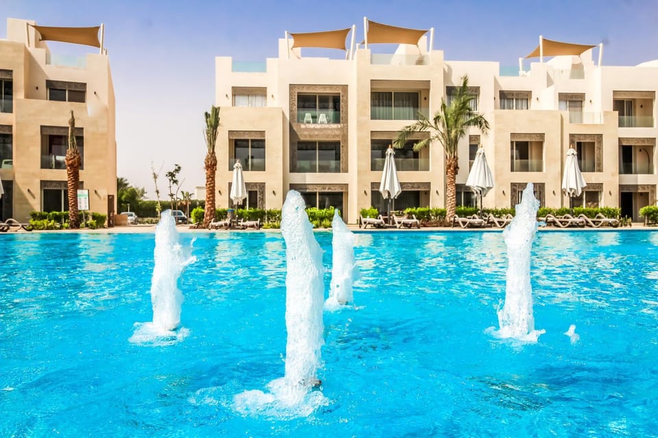 Property building, Day, Pool view, Swimming pool, sunbed