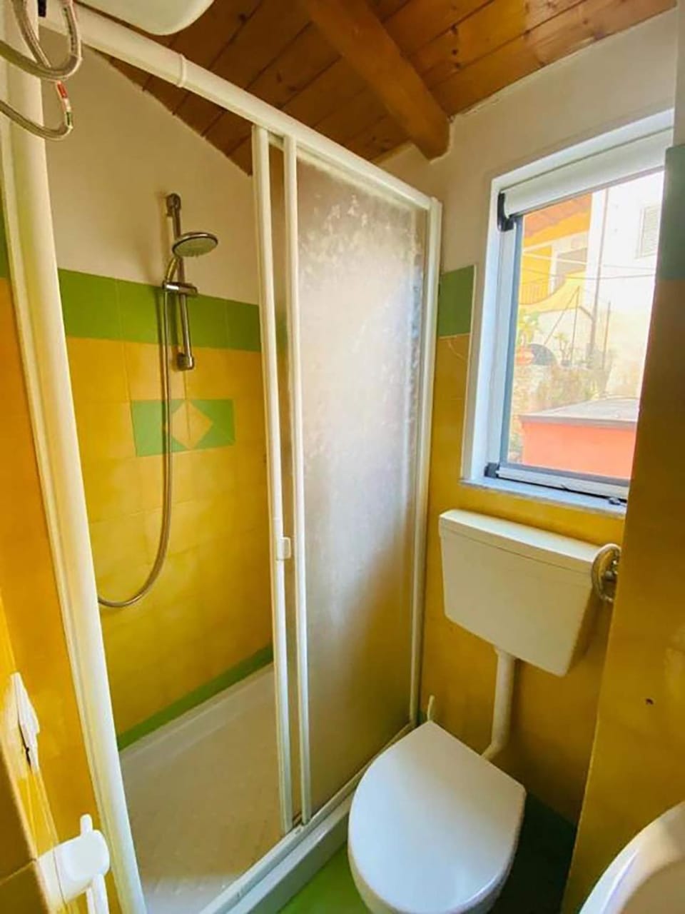 Shower, Toilet