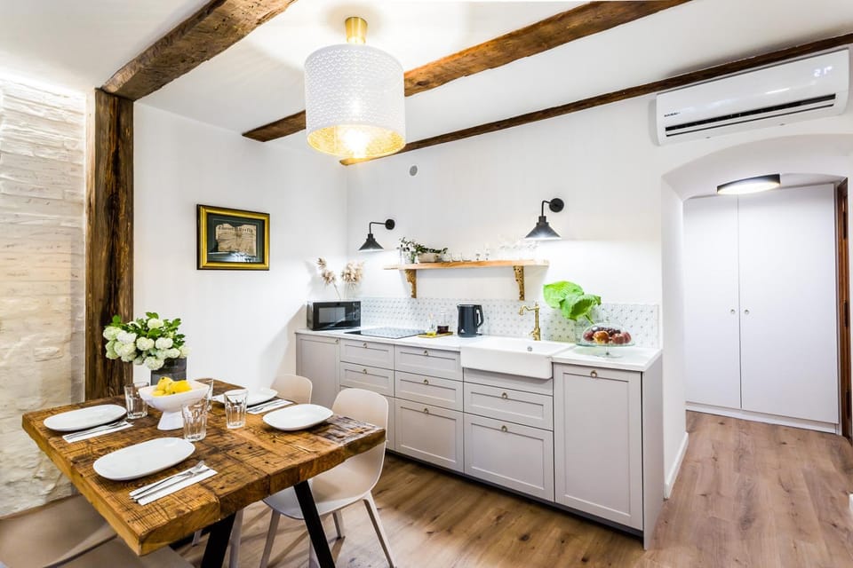 Coffee/tea facilities, Kitchen or kitchenette, Dining area, dishwasher, microwave, kitchen, air conditioner