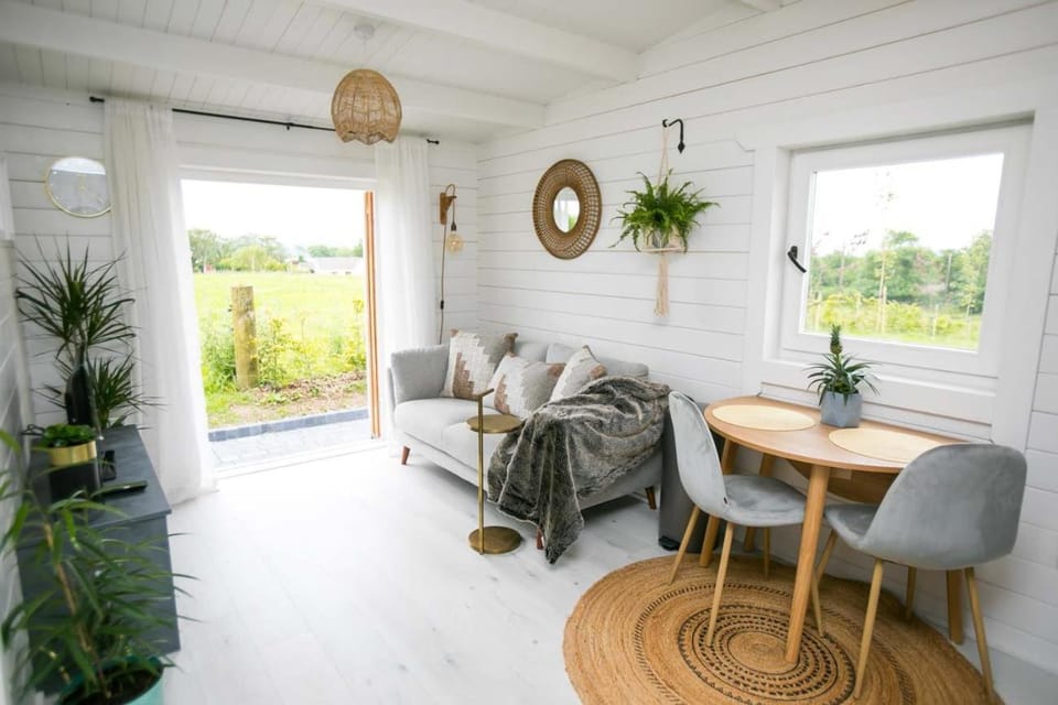 The Paddocks Cabin - Stylish, Cozy & Private Cabin in County Kerry
