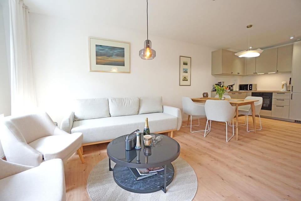 Kitchen or kitchenette, Living room, Seating area, Dining area