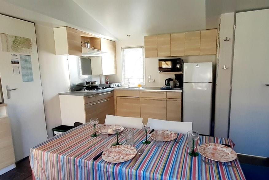 Kitchen or kitchenette, Living room, Dining area, kitchen