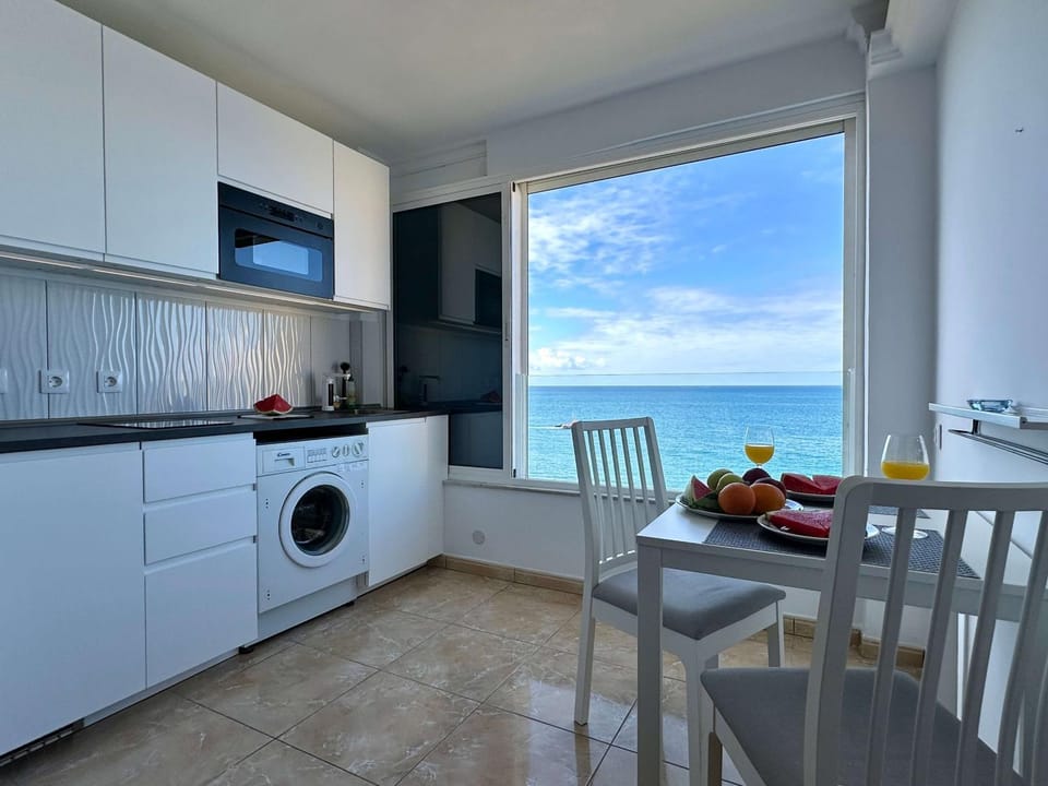 Kitchen or kitchenette, Dining area, Food, Sea view