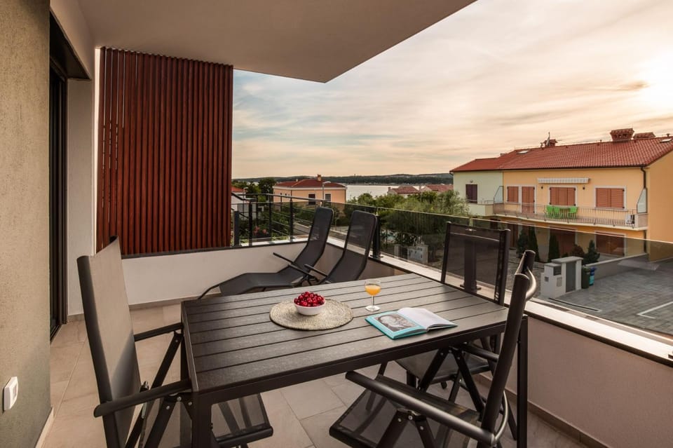 Two berdooms apartment with sea view Apartment in Premantura