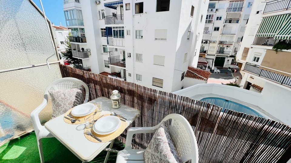 Day, Balcony/Terrace, Dining area, City view