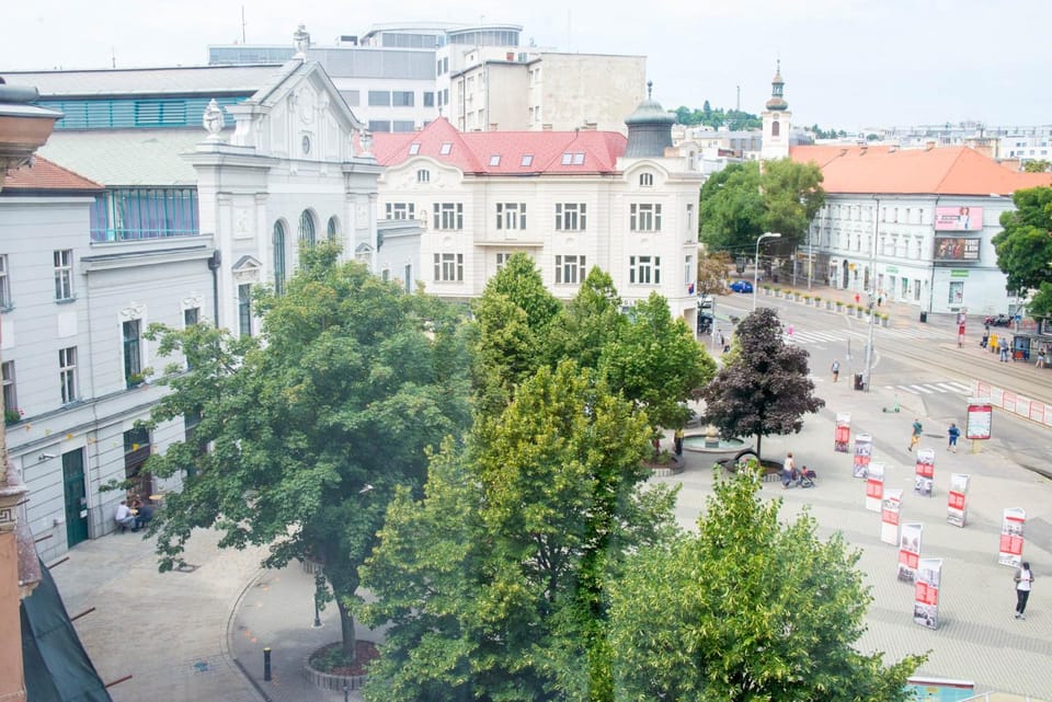 Neighbourhood, Street view