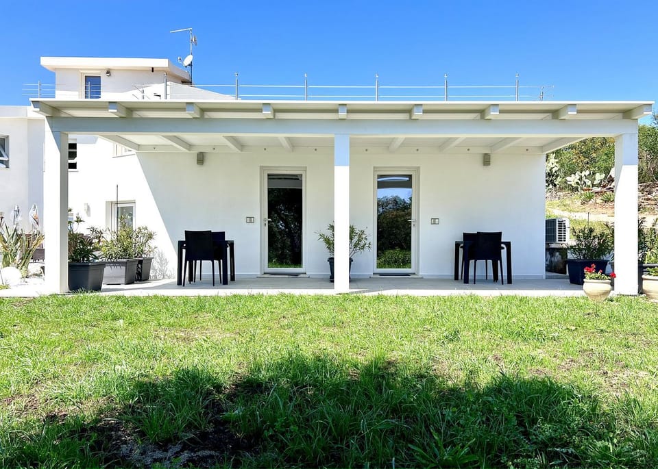 Property building, Garden, Garden, Balcony/Terrace, Balcony/Terrace