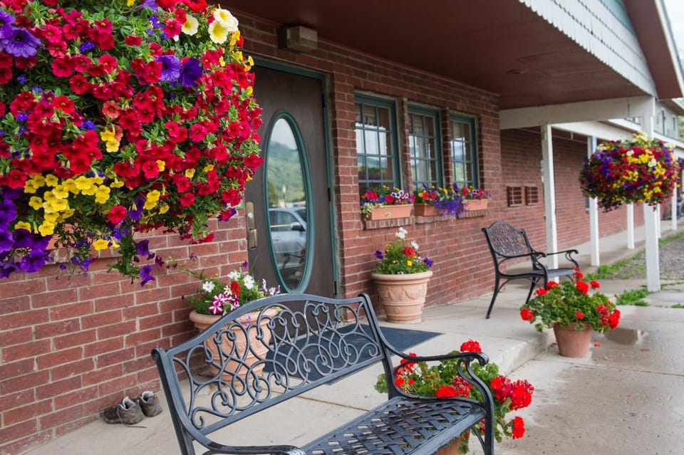 Property building, Facade/entrance, Summer