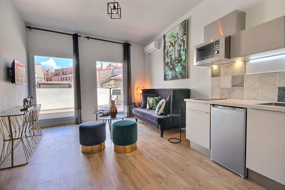 TV and multimedia, Kitchen or kitchenette, Living room, Dining area, minibar, stove