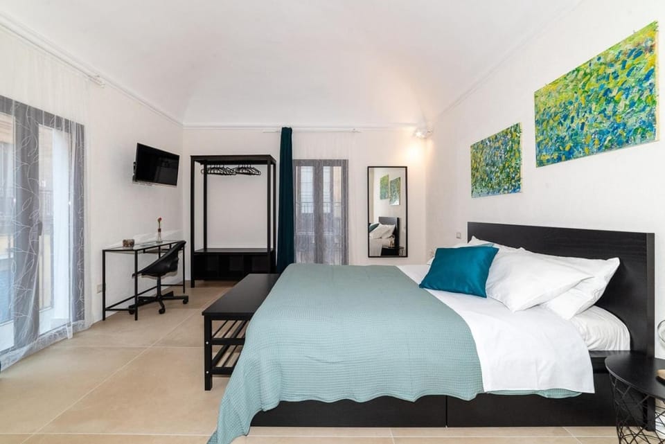 Bed, TV and multimedia, Photo of the whole room, Bedroom, wardrobe