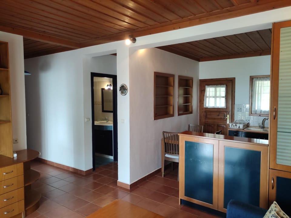 Bright, Beachfront Apartment with free parking and garden House in Halkidiki