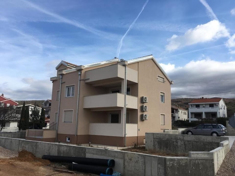 Property building, Facade/entrance, Off site