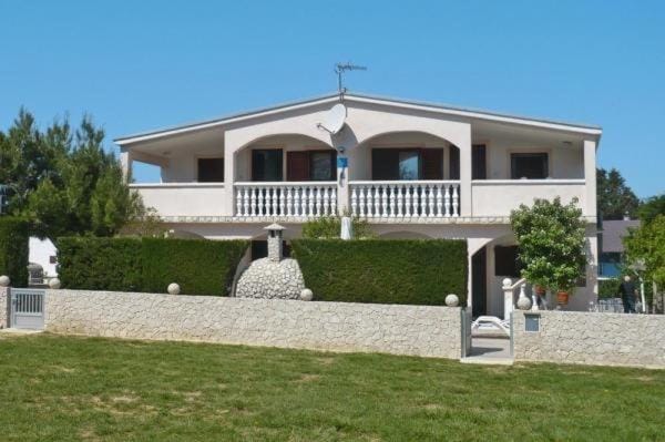 Property building, Facade/entrance, Off site