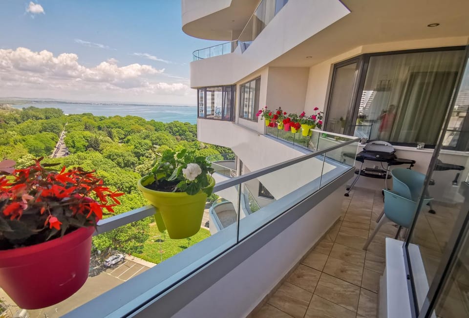 BBQ facilities, Balcony/Terrace, Garden view, Lake view, Sea view