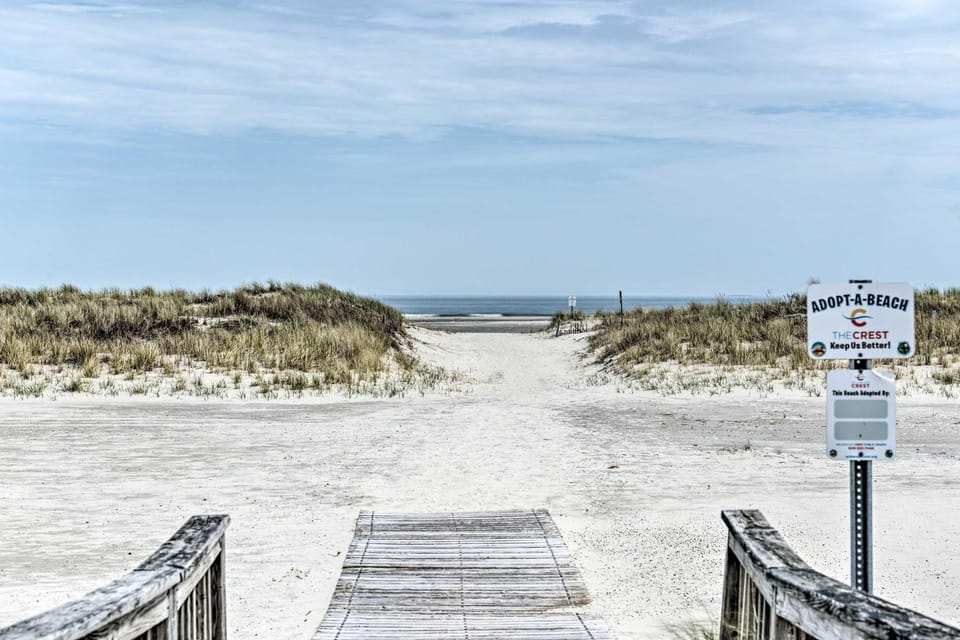 Condo w/ Pool Access on Wildwood Crest Beach! House in Wildwood Crest