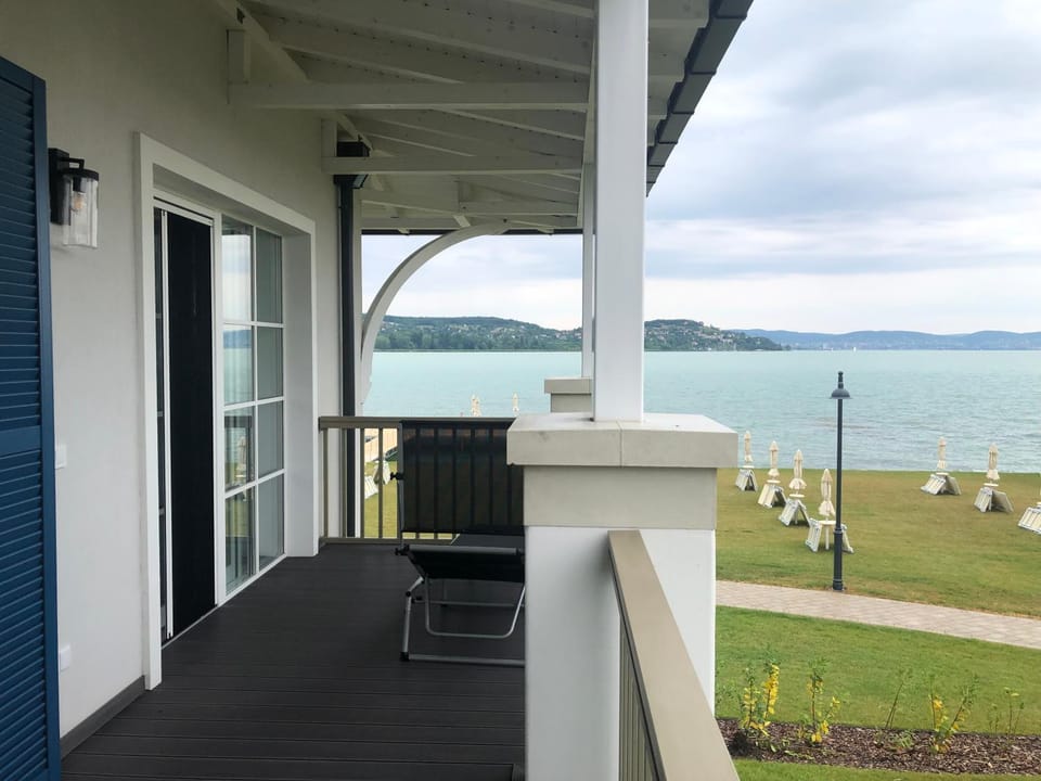 Balcony/Terrace, Lake view