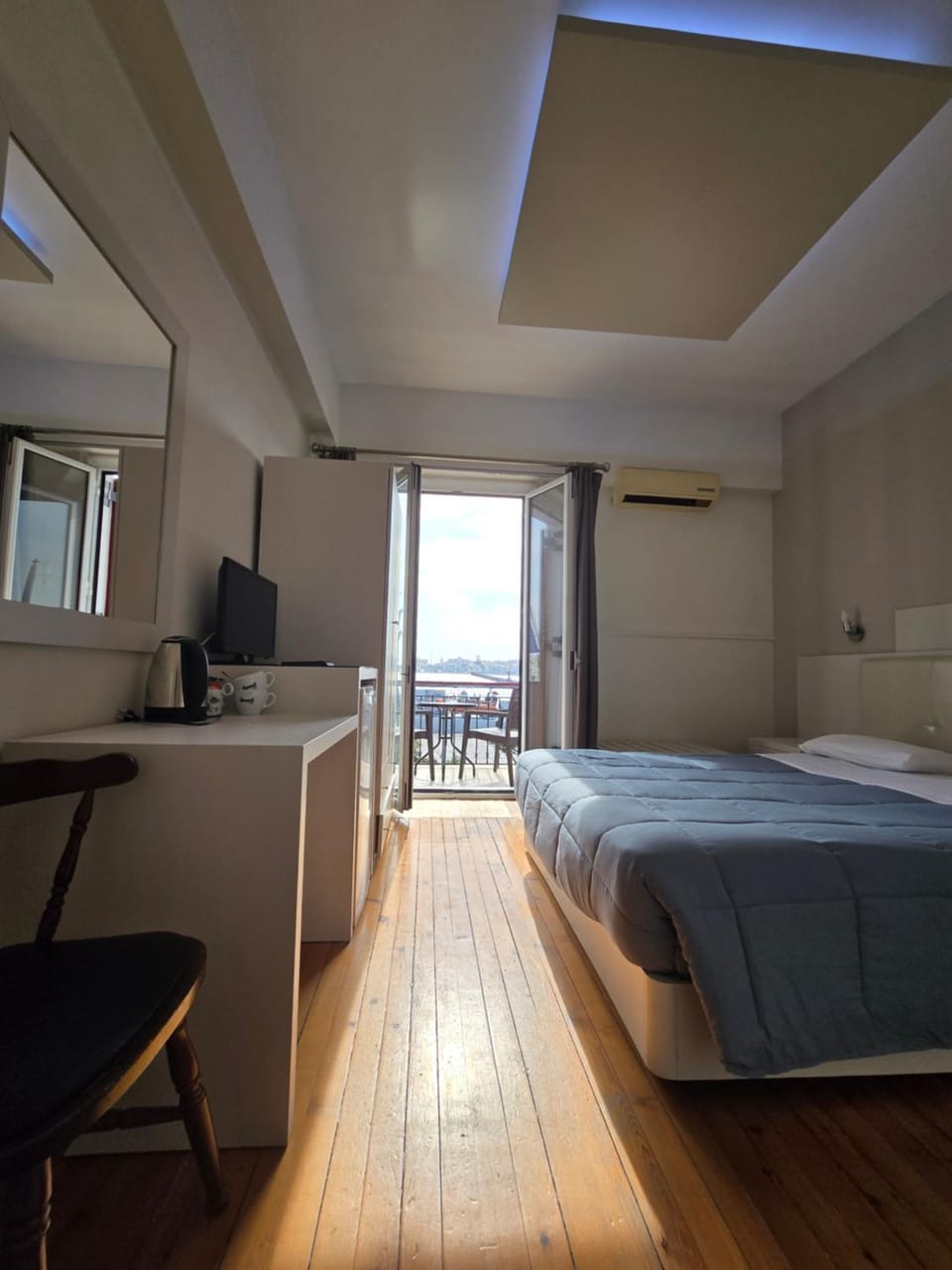 Bed, View (from property/room), Photo of the whole room, Bedroom, City view, Sea view, heating, internet, air conditioner