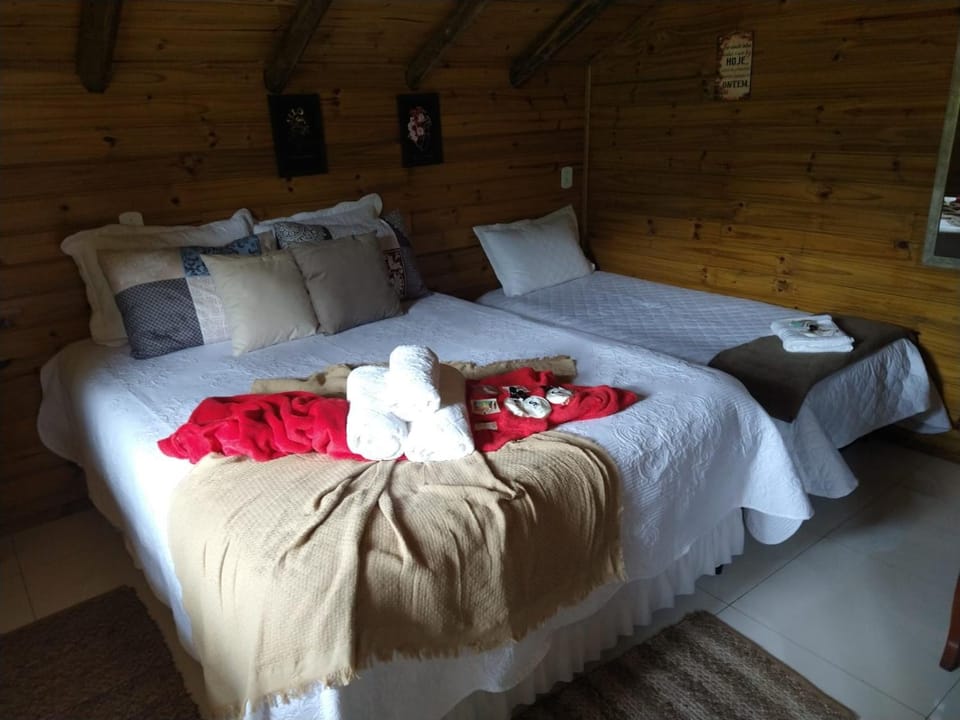 Bed, Photo of the whole room, towels