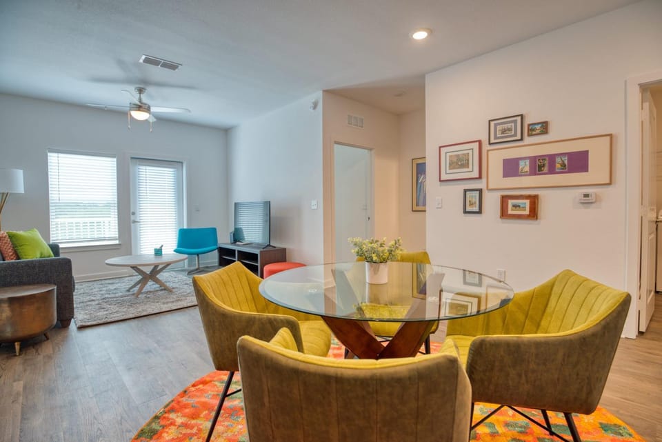 Grand Two Bedroom Two Bathroom Apartment with Balcony Apartment in Gainesville