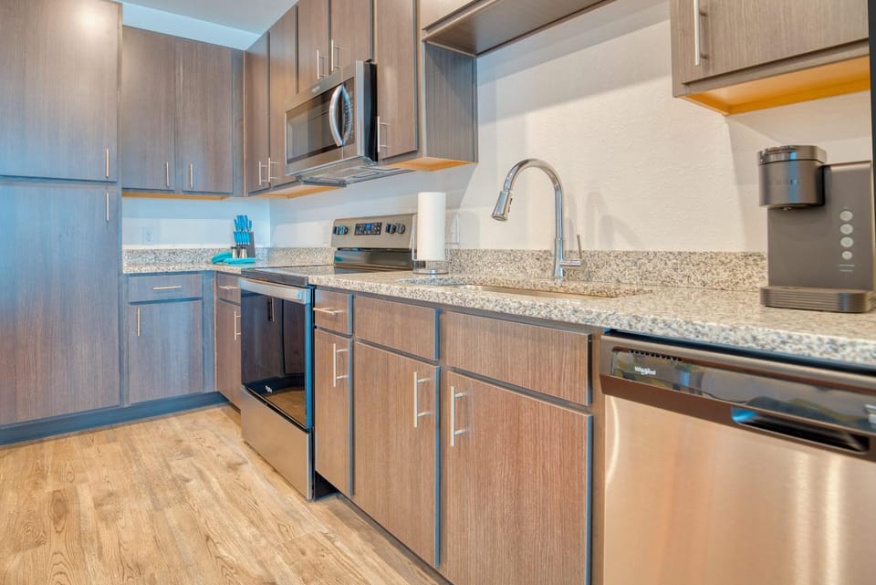 Luxe One Bedroom Apartment with Balcony Apartment in Gainesville