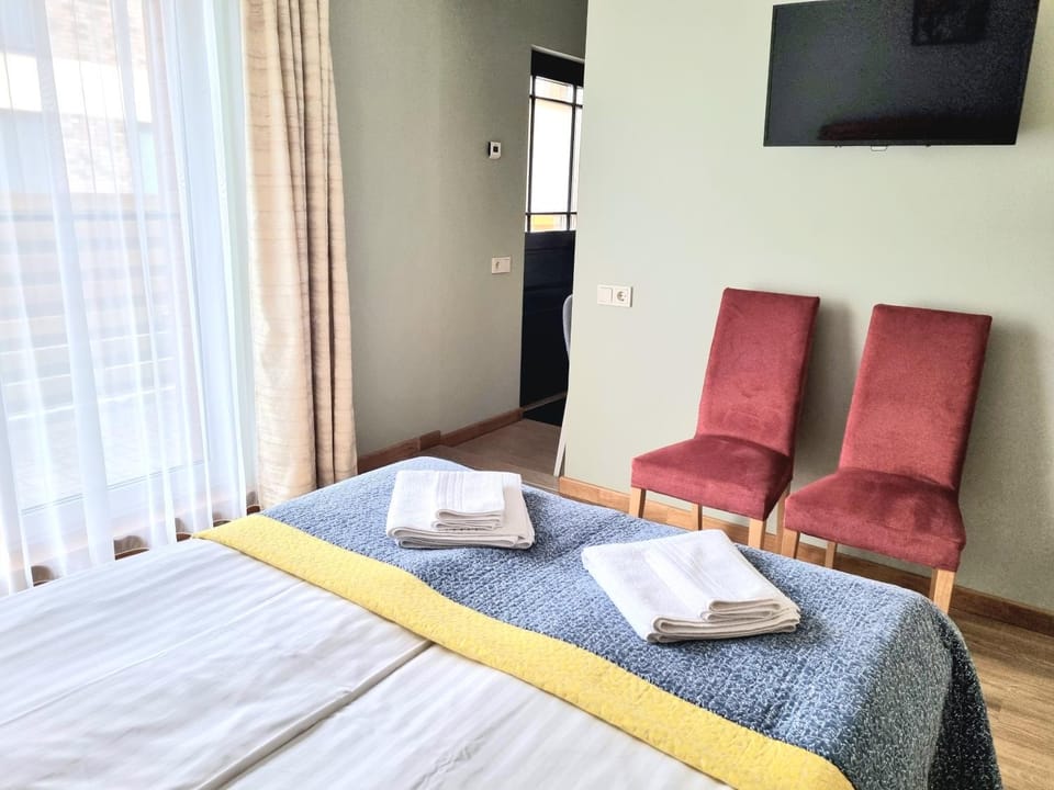 TV and multimedia, Photo of the whole room, towels