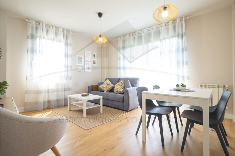 Living room, Lounge or bar, Seating area, Dining area