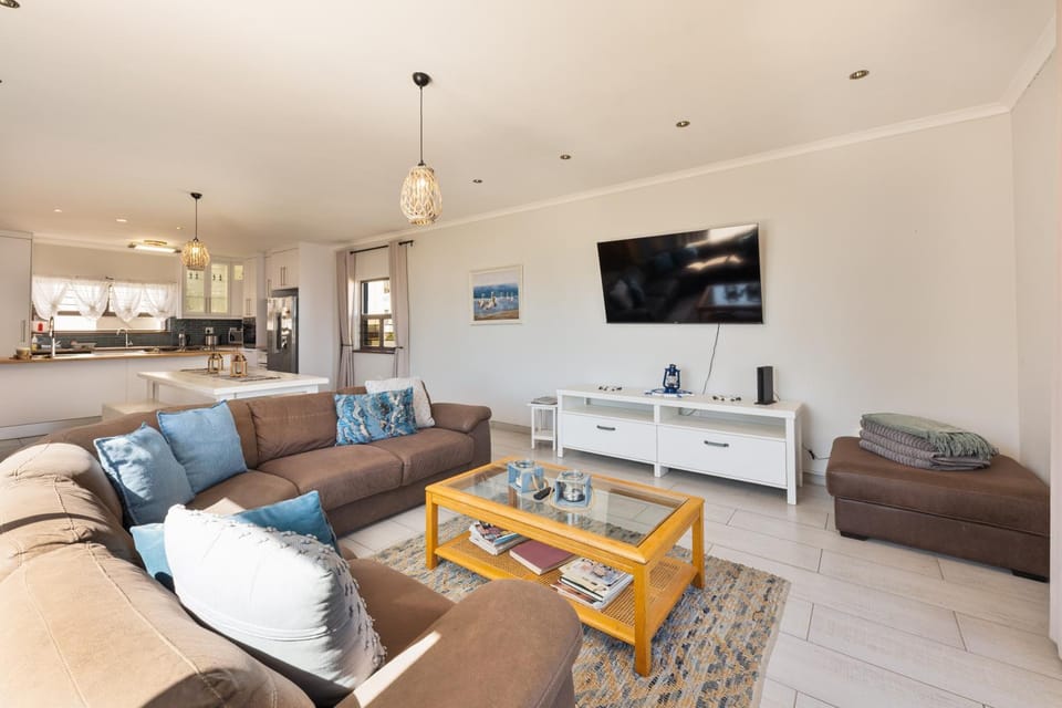 Communal lounge/ TV room, TV and multimedia, Living room
