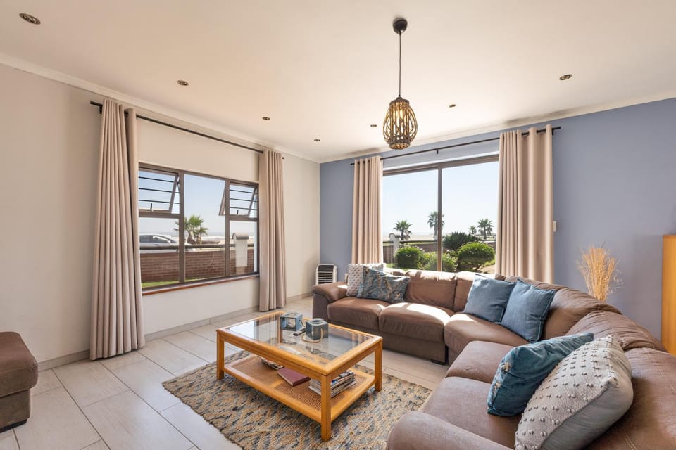 View (from property/room), Balcony/Terrace, Living room