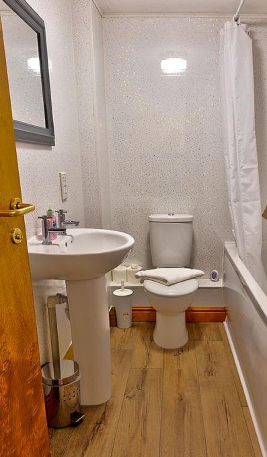 Shower, Toilet, Bathroom, Bath