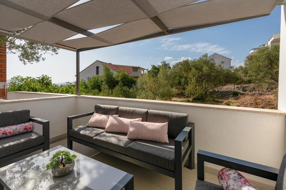 Patio, Day, Natural landscape, View (from property/room), Balcony/Terrace, Seating area