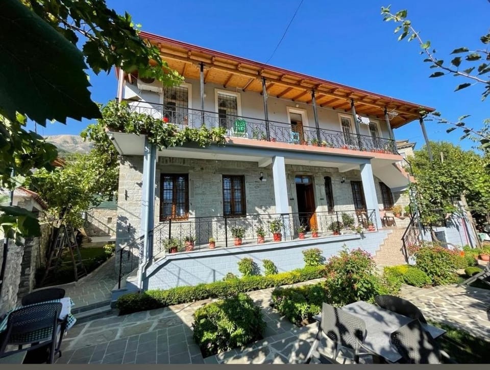 Property building, Spring, Day, Garden, Garden view