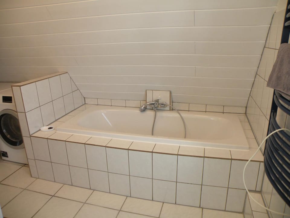 Bathroom, Bath, washing machine